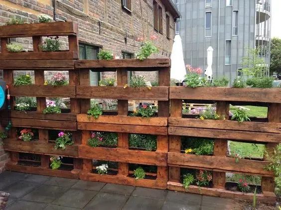 pallet garden fence