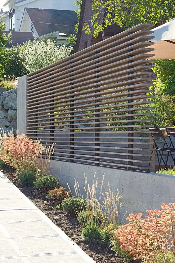 modern horizontal stacked fence