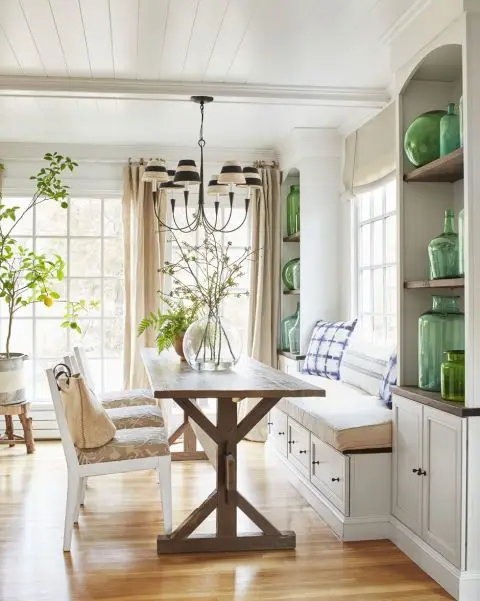 breakfast room