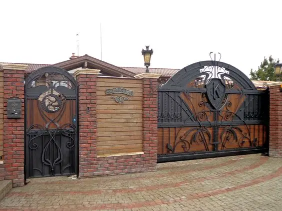 classic royal gate