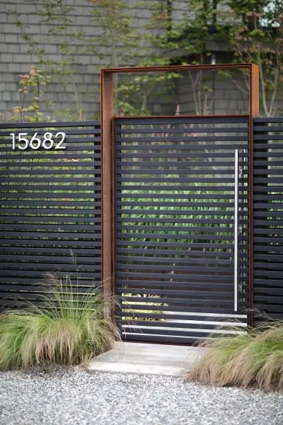 vertical iron gate