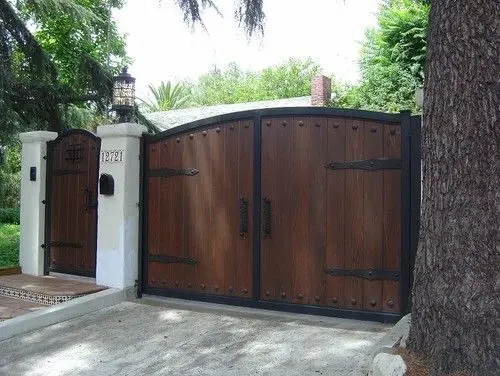 gohic wooden gate