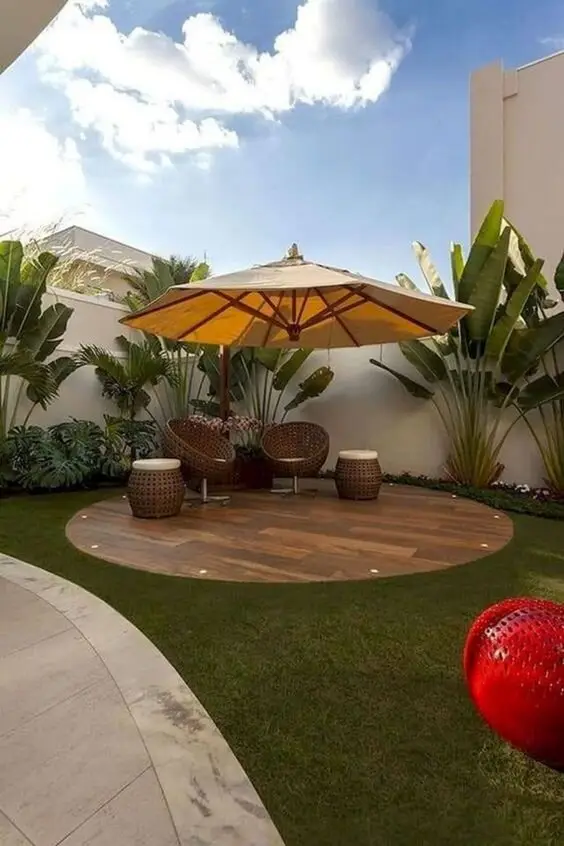 circular backyard patio
