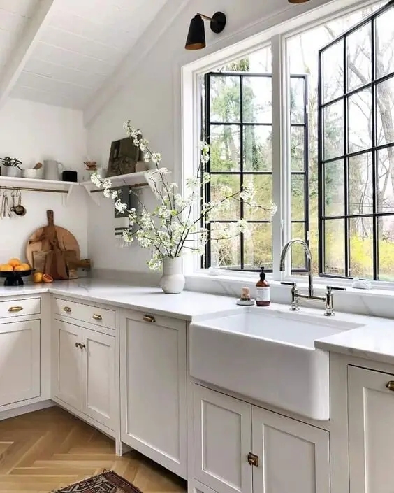 white farmhouse kitchen