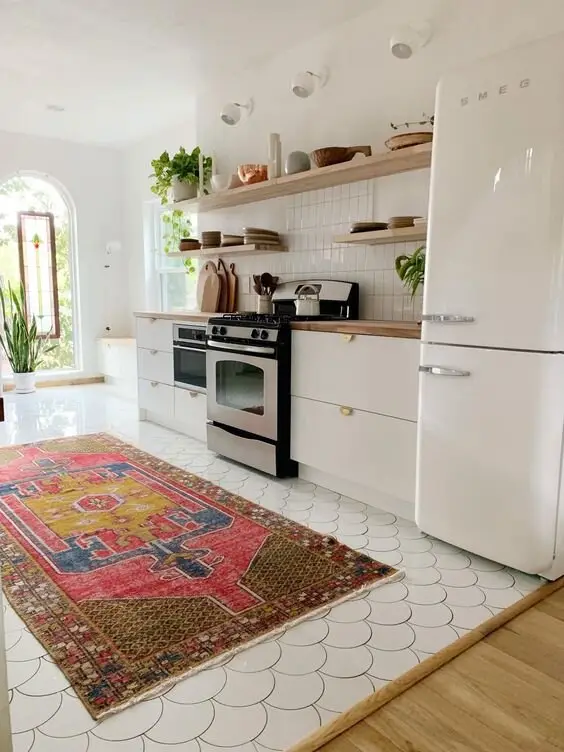 white scallop tile floor